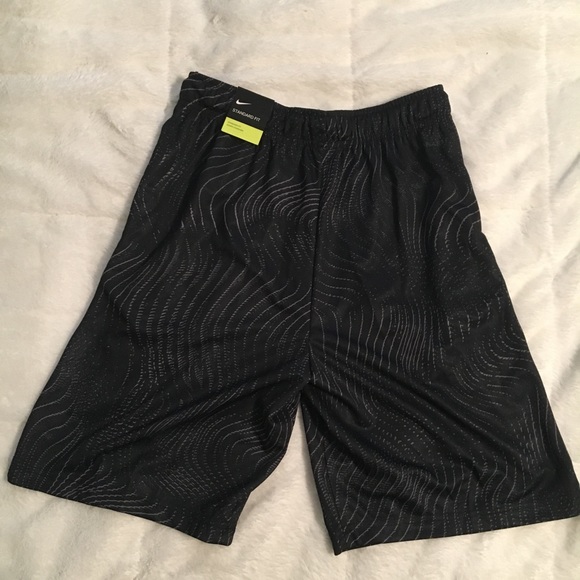 Men’s Nike Shorts - Picture 5 of 8